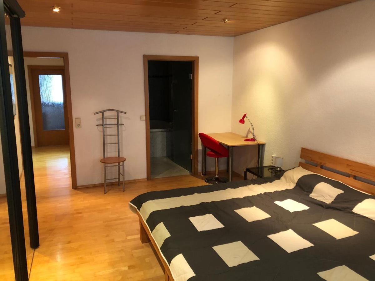 Wohnung Fuer 4 Personen, 2 Schlafzimmer, 2 Parkplaetze, Wlan كونستانز المظهر الخارجي الصورة