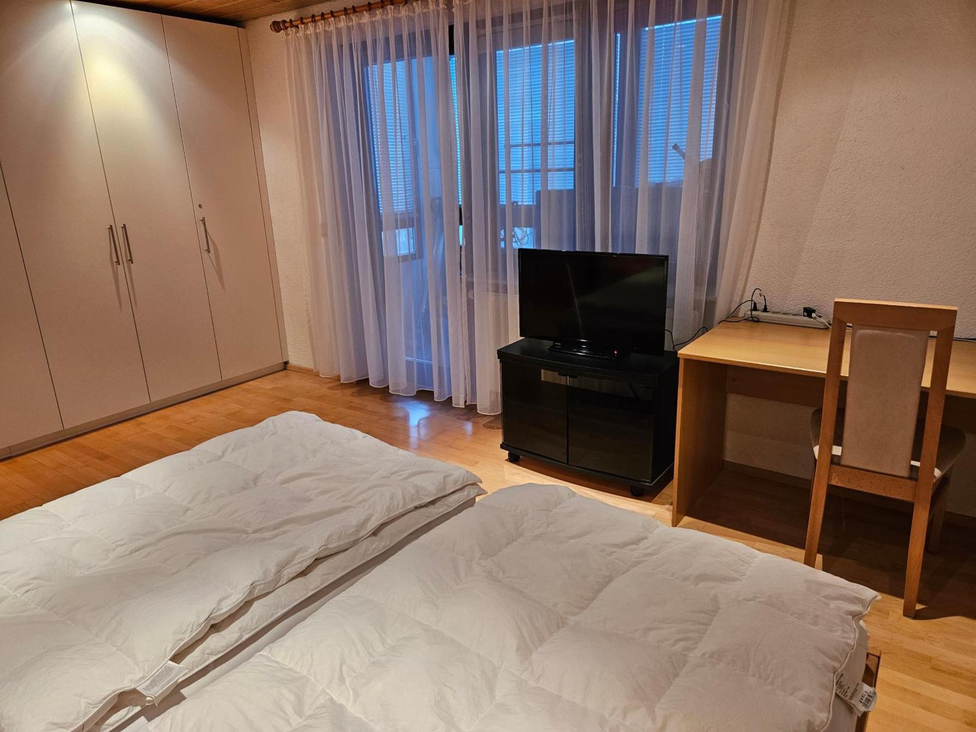 Wohnung Fuer 4 Personen, 2 Schlafzimmer, 2 Parkplaetze, Wlan كونستانز المظهر الخارجي الصورة